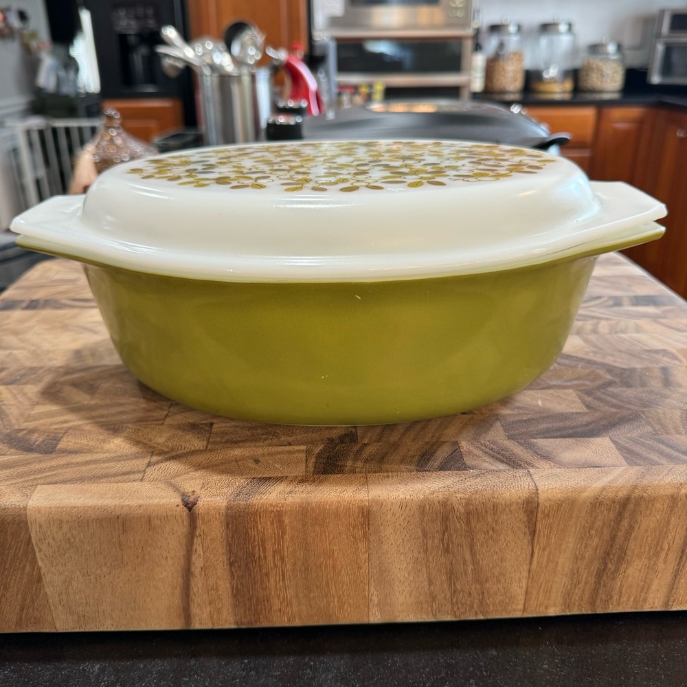 Pyrex Verde Olive 045 2.5 Quart Oval Baking Dish with Lid Retro Mid Century